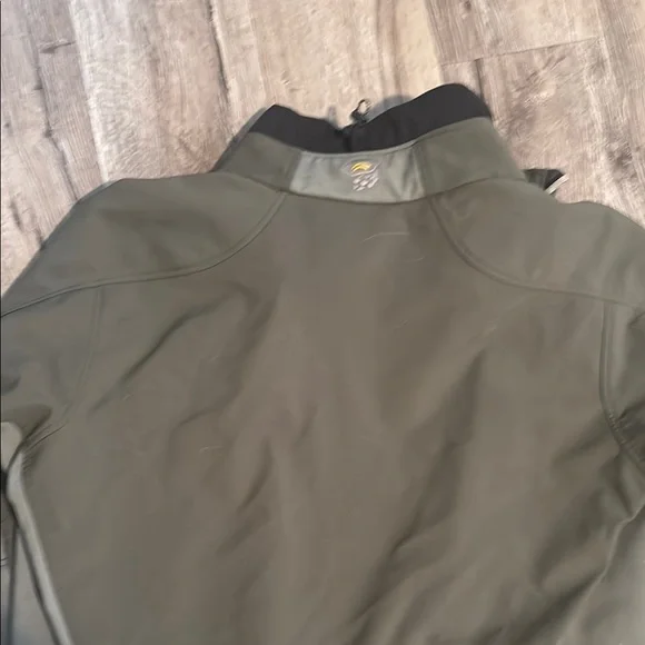 Mountain Hardware Softshell - Picture 4 of 4